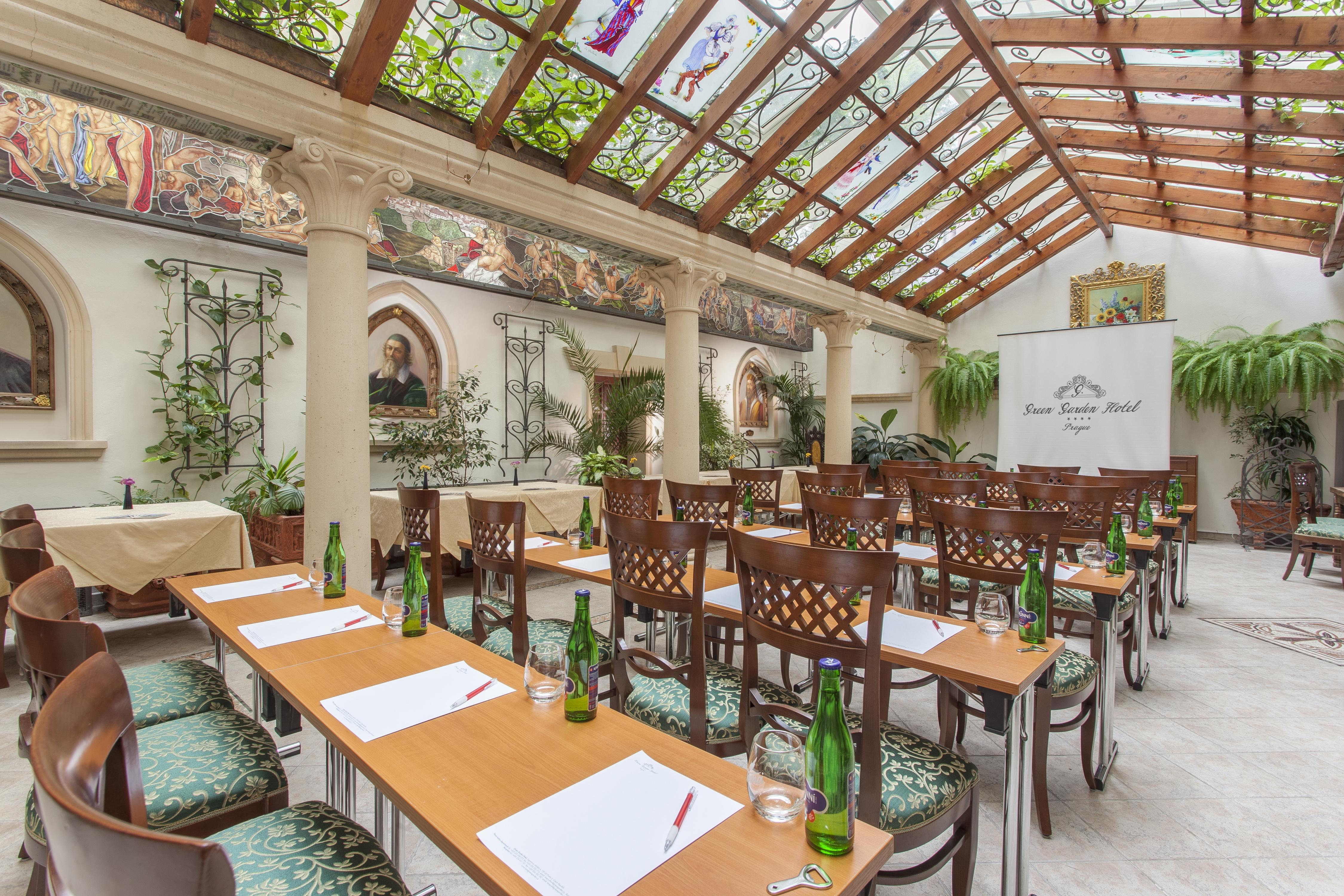 Green Garden Hotel Прага Екстер'єр фото